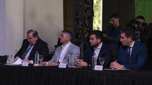 Cumbre de intendentes: ante Francos, Poletti pidió más recursos para el transporte y definiciones en la obra pública nacional