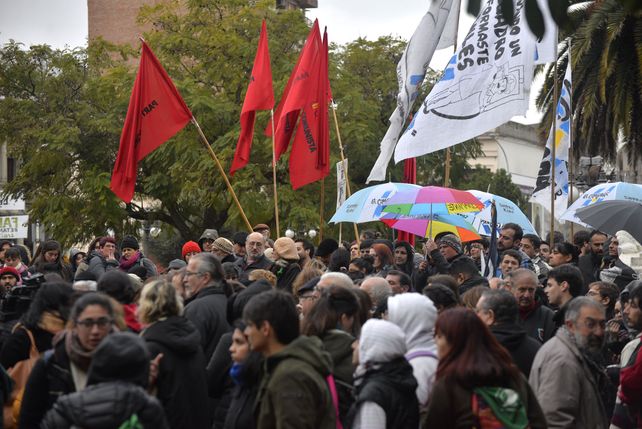 Repudio. En la plaza 1° de Mayo se leyeron documentos de diversas organizaciones.