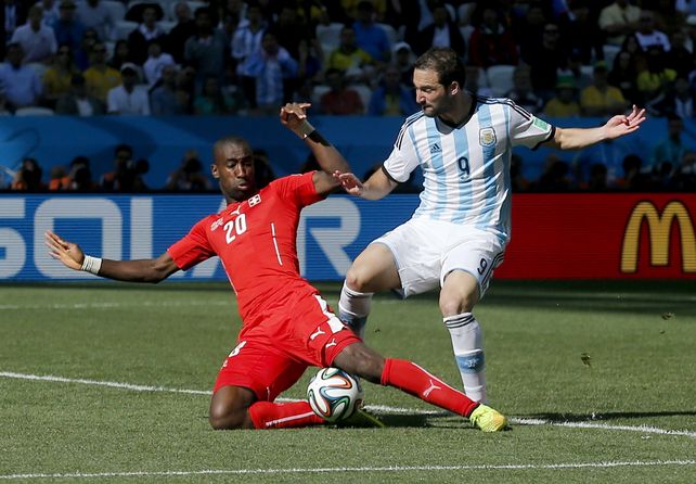 Sufriendo, a pura garra y corazón, Argentina venció a Suiza y está en cuartos