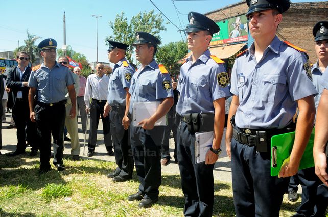 Quieren sumar policías retirados y cadetes a las calles santafesinas