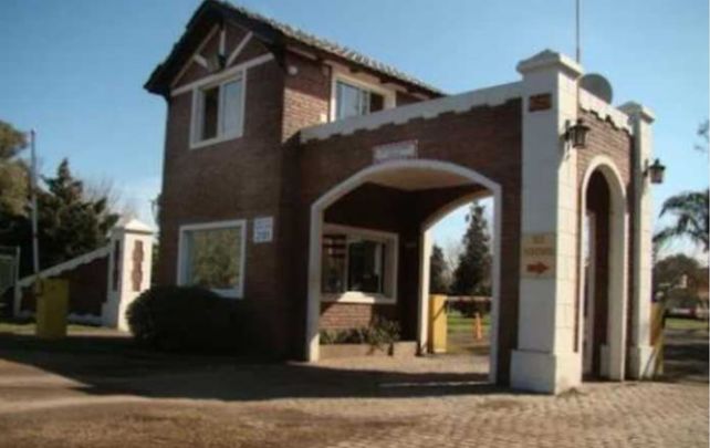 Portal del Sol Club de Campo. Una parte del barrio cerrado fue edificada sobre un camino de emergencia ferroviaria