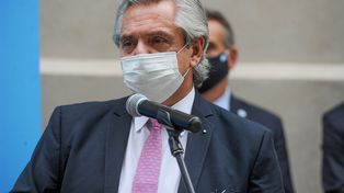 Fernández firmaría un DNU para habilitar la llegada de las vacunas de Pfizer, Moderna y Janssen