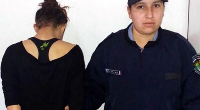 Casi mata a su hijo centrifugándolo en un lavarropas