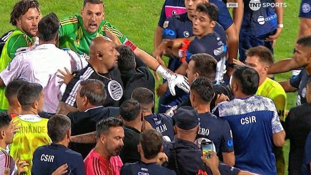 Multaron al seguridad de River Plate por el escándalo en Mendoza.