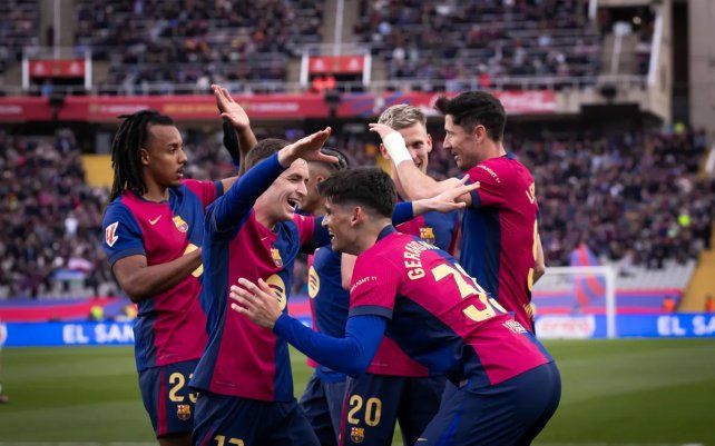 Goleada del Barcelona ante la Real Sociedad para alcanzar la cima de la Liga de España