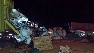 Choque de camiones en la Autovía Artigas: rescataron a un conductor que había quedado atrapado