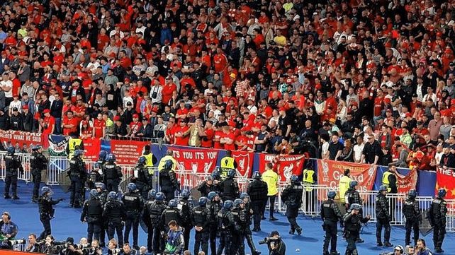 El Gobierno británico expresó su malestar por el trato de la policía contra hinchas de Liverpool en París.&nbsp;