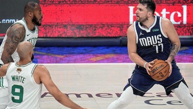 Dallas Mavericks fue superior a Boston Celtics para meter el descuento en la serie final de la NBA.
