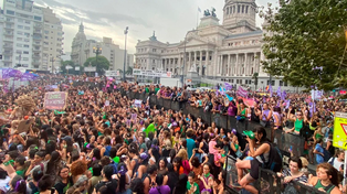 Impactante movilización del colectivo de mujeres en Caba en un nuevo 8M