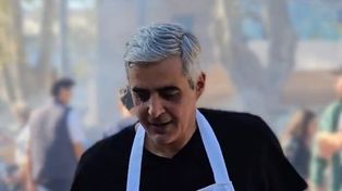 Bartolacci a la carta. El rector de la UNR demostró su pasión por las brasas en el concurso del Asado a la Estaca