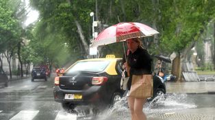 Rosario recibió este lunes 14 de octubre con intensas lluvias. El tiempo inestable seguirá durante toda la jornada.&nbsp;