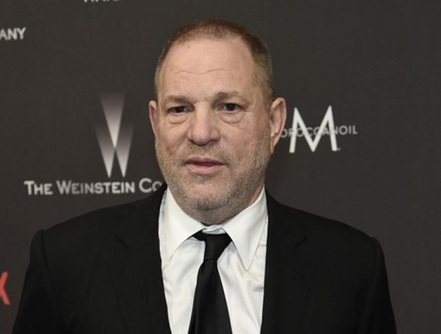 denunciado. Harvey Weinstein en la puerta de ingreso a su compañía.