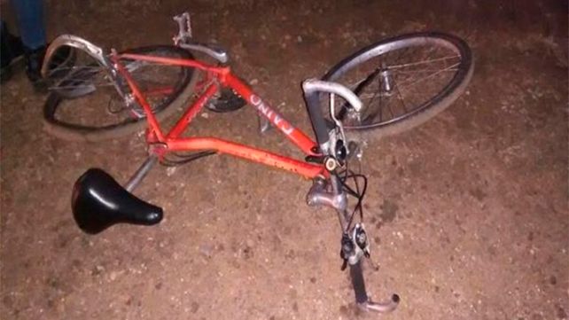 Un ciclista fue hospitalizado luego de ser chocado por un camión