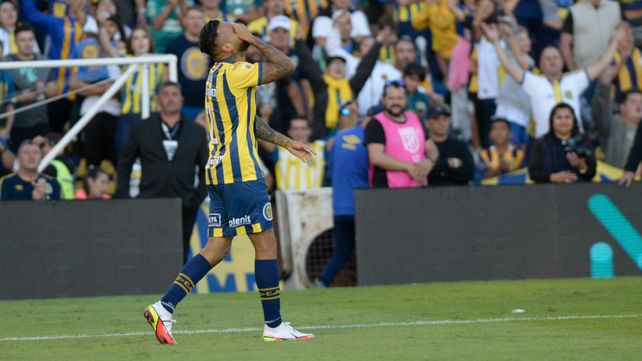 Con el gol de Velázquez, Central empezó a sellar la victoria que tanto necesitaba.