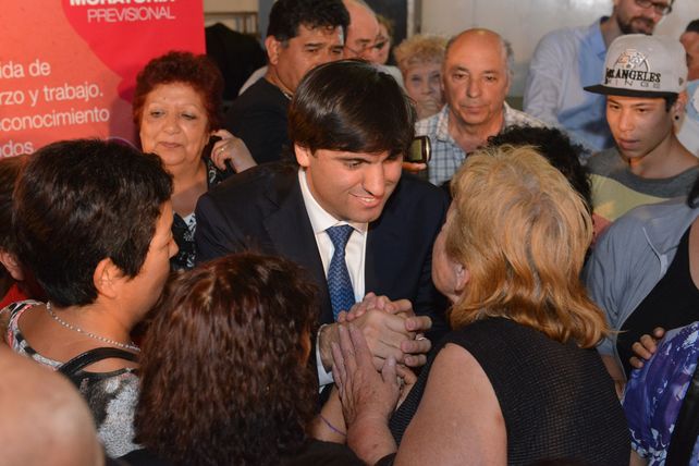 Jubilados y pensionados nacionales cobran el medio aguinaldo en junio