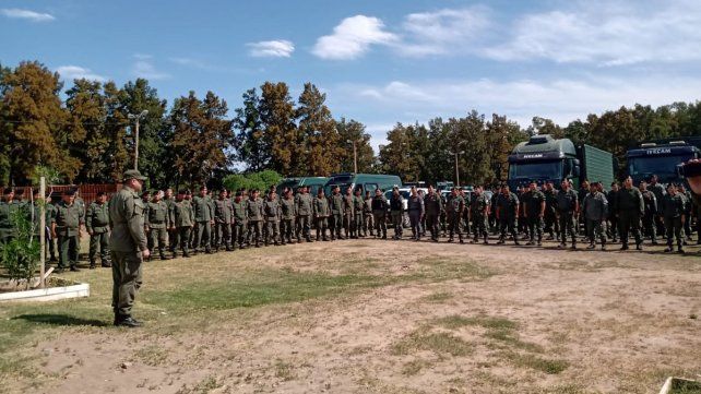 Llegaron los primeros gendarmes y desembarcan autoridades nacionales para coordinar operativos Llegaron los primeros gendarmes y desembarcan autoridades nacionales para coordinar operativos