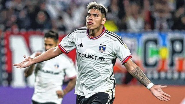 El chileno Carlos Palacios confirmó que seguirá en Colo Colo.