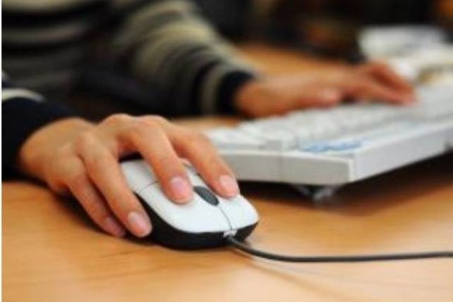 Denuncian que en una escuela de Entre Ríos observan páginas pornográficas