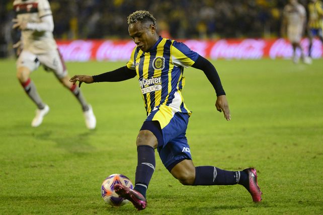 Jaminton Campaz no pudo jugar ante Belgrano porque estaba suspendido. Desde lo físico llega en óptimas condiciones.