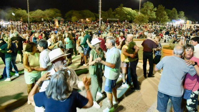 El Festival San Isidro Canta y Baila comenzó en Concepción del Uruguay