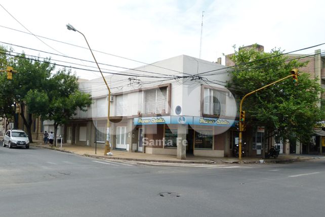 Rompieron el blíndex de dos negocios en Santa Fe
