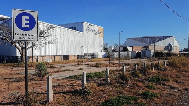 Postales de la zona de boliches en estado de abandono.