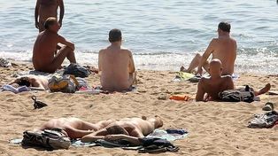 Tribunal español prohíbe el nudismo en las playas de la histórica costa de Cádiz
