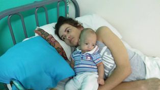 Una policía que estando en coma dio a luz, ahora habló: Amén, amén