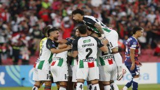 Unión de Santa Fe cayó ante Palestino en Santiago de Chile.