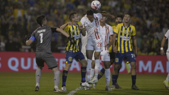Marco estuvo cerca de marcar de cabeza en el primer tiempo.
