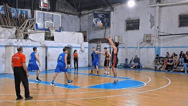 Colón superó como visitante a República del Oeste por el Torneo Oficial de Básquet.