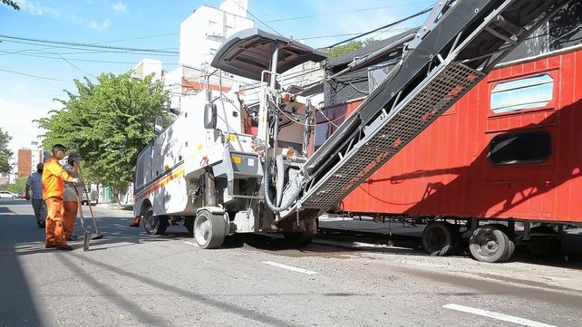 Los trabajos de bacheo sobre calle 25 de Mayo.