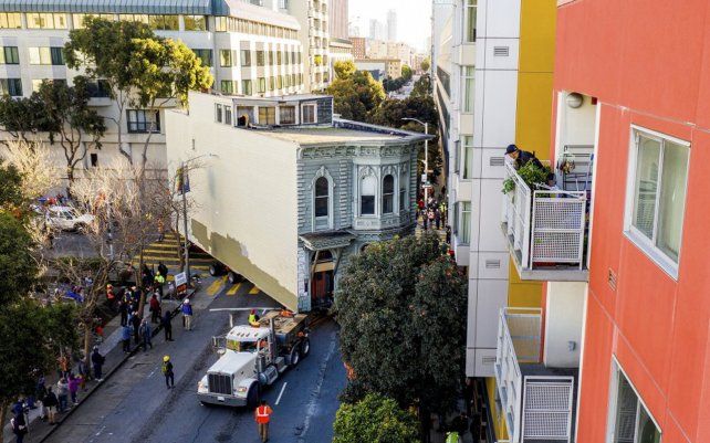 La vivienda, que fue edificada en 1880, fue trasladada siete manzanas desde su ubicación original.