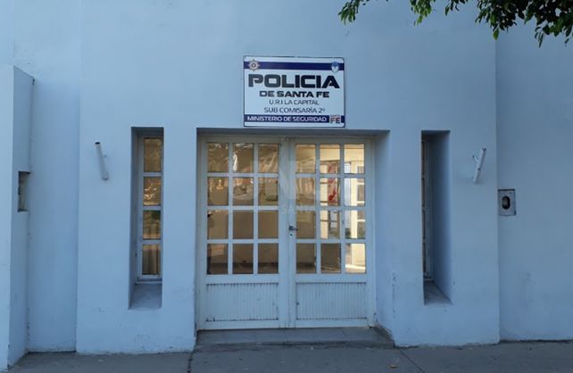 Los dos hombres amenazaron a un adolescente con un arma de guerra y quedaron tras las rejas