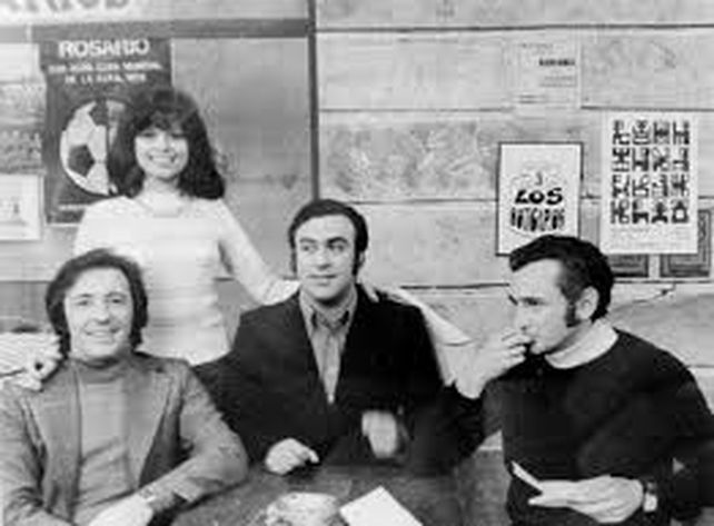 Dante Nasurdi, Mirta Andrín, Pablo Cribioli y Guillermo Giacosa, integrantes de “Los boticarios” en 1975, tiempos en que el programa se emitía por Canal 3.