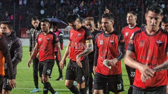 Racing le tiró toda la jerarquía y batió a Colón en Santa Fe