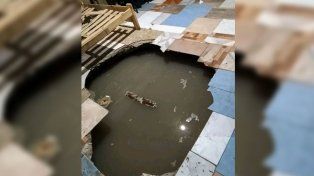 El socavón que ocurrió en el interior de la vivienda de Natalia, en barrio Piquete Las Flores&nbsp;