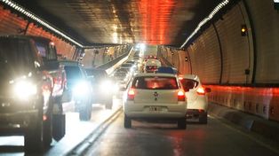La jornada del lunes entró entre las de mayor cantidad de cruces por día de los últimos 52 años de funcionamiento del túnel subfluvial con 18.832 vehículos