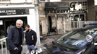 El vicepresidente canalla, Ricardo Carloni, durante la recorrida a las instalaciones afectadas por el incendio.