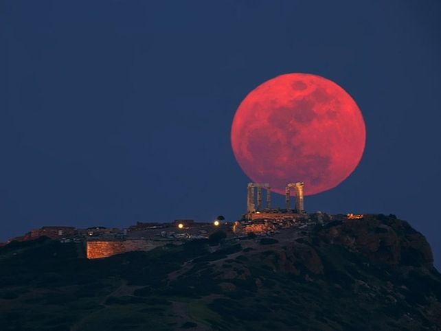 La NASA informó que la luna se verá completamente del color de la sangre