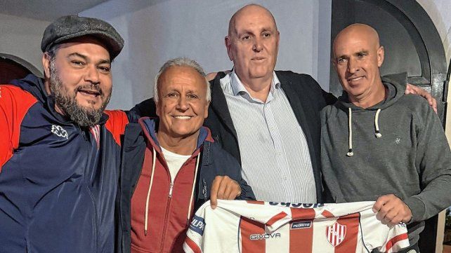 El saludo de Tapia a Spahn por ganar las elecciones en Unión El saludo de Tapia a Spahn por ganar las elecciones en Unión