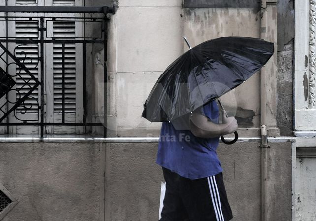 La lluvia trajo el alivio y se mantiene vigente un alerta por tormentas fuertes