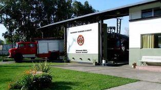 Ladrones aprovechan un incendio para asaltar un cuartel de bomberos