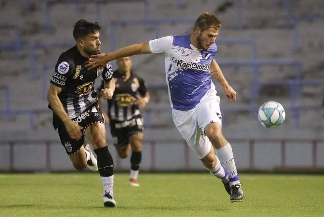 Colón le apunta a un delantero del ascenso