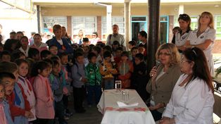 Balagué entregó más de un millón de pesos a tres escuelas de la capital para refacciones