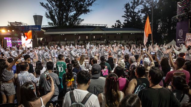 El carnaval comenzó con una gran convocatoria este sábado.