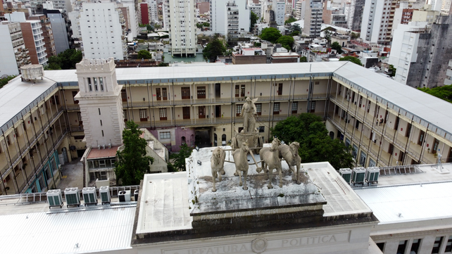 El edificio fue sede Política de la ciudad, luego Jefatura de Policía y a partir de 2005 sede del Gobierno provincial.