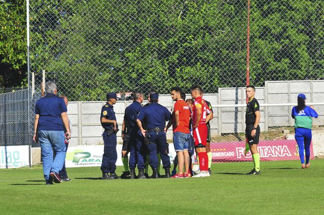 Era un clásico . Así se vivió fuera y dentro de la cancha. Hubo incidentes en la previa con un policía herido.&nbsp;