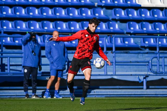 Walter Mazzantti abrió la cuenta para el elenco leproso.