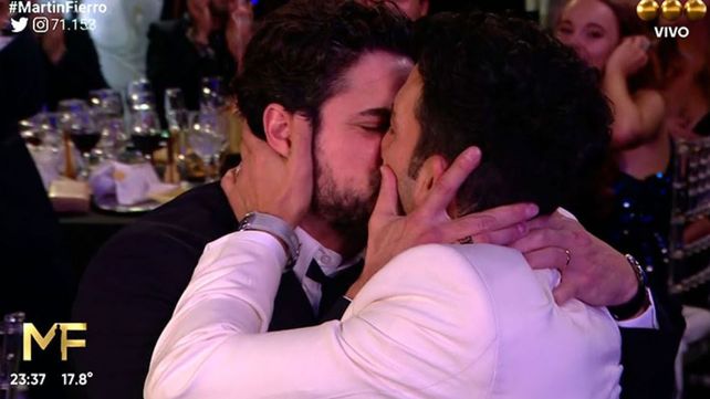 Juan Minujín la rompió en el escenario y fue elegido como el más seductor